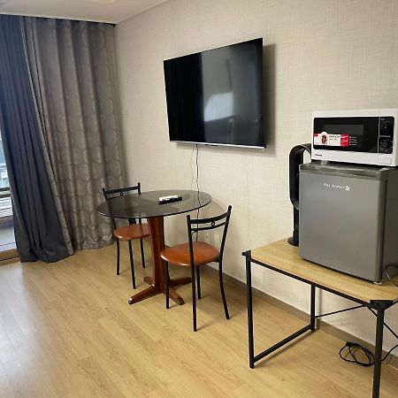آنغلوس Spacious Luxury Condo W/ Kitchen Beside Hilton Clark D'Heights المظهر الخارجي الصورة