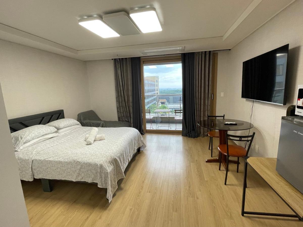 آنغلوس Spacious Luxury Condo W/ Kitchen Beside Hilton Clark D'Heights المظهر الخارجي الصورة